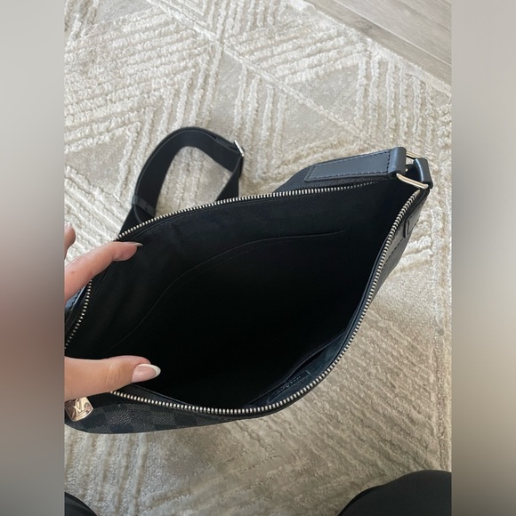 LOUIS VUITTON CROSSBODY BAG - Picture 4 of 5